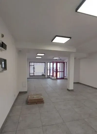 Lokal usługowy 65 m² Ursus, Mariana Keniga, witryna po remoncie - miniatura 10