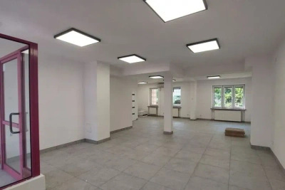 Lokal usługowy 65 m² Ursus, Mariana Keniga, witryna po remoncie - miniatura 9