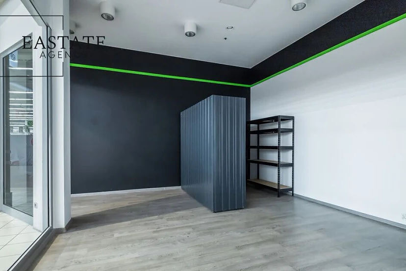 Przestrzeń biurowa 29 m² w CH Osowa, Gdańsk – witryna i ruch klientów - zdjęcie 1