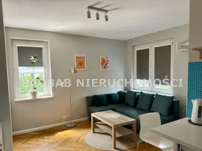 Kawalerka przy ul. Bonifraterskiej w Śródmieściu Warszawy, 20 m² - miniatura 2
