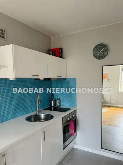 Kawalerka przy ul. Bonifraterskiej w Śródmieściu Warszawy, 20 m² - miniatura 3