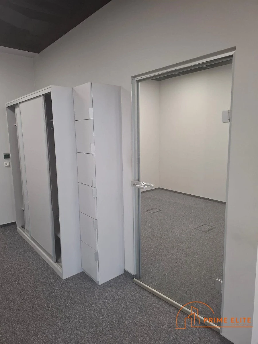 Umeblowane biuro 198 m² z panoramicznym widokiem – Warszawa Ochota - zdjęcie 1