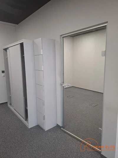 Umeblowane biuro 198 m² z panoramicznym widokiem – Warszawa Ochota - miniatura 1