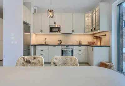Dom szeregowy 132 m² z ogrodem na zamkniętym osiedlu, Gdańsk Ujeścisko - miniatura 2