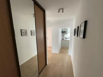 Dwupokojowe mieszkanie 55 m² z balkonem i windą – Gdynia Działki Leśne - miniatura 2