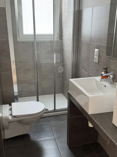Dwupokojowe mieszkanie 55 m² z balkonem i windą – Gdynia Działki Leśne - miniatura 9