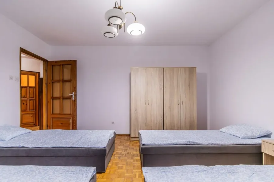 4-osobowy pokój na wynajem w Gdańsku Zaspie, ul. Janusza Korczaka - zdjęcie 1