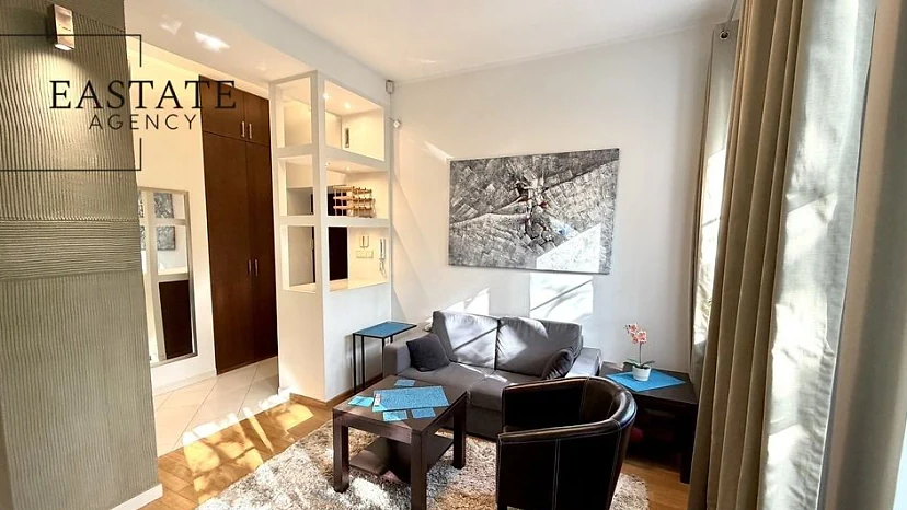 Elegancki 2-pokojowy apartament przy Krakowskim Przedmieściu w Warszawie - zdjęcie 1