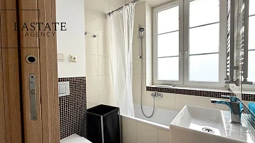 Elegancki 2-pokojowy apartament przy Krakowskim Przedmieściu w Warszawie - miniatura 8
