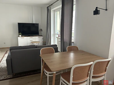 Studio 38 m² po remoncie z balkonem – Powstańców Śląskich, Warszawa - miniatura 2