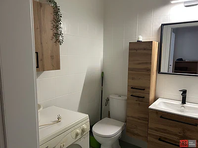 Studio 38 m² po remoncie z balkonem – Powstańców Śląskich, Warszawa - miniatura 9