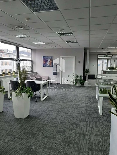 Biuro 225 m² w centrum Gdyni z klimatyzacją, monitoringiem i windą - miniatura 1