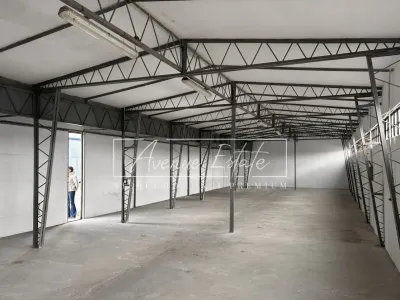 Magazyn 201 m² na Żeraniu, teren ogrodzony i parking - miniatura 4