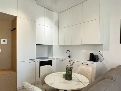Port Praski – 2-pokojowy apartament na ostatnim piętrze, Sierakowskiego 4 - miniatura 2