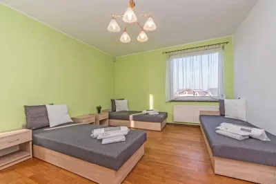 3-osobowy pokój nr 2 na Pogórzu, ul. Jana Kasprowicza - miniatura 1