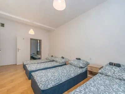 Dom dla pracowników Gdańsk Chełm, ul. Biegańskiego, 500 m² - miniatura 1