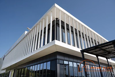 Hala magazynowa 2700 m² z biurem, ogrzewaniem i blisko S8 – Targówek - miniatura 1