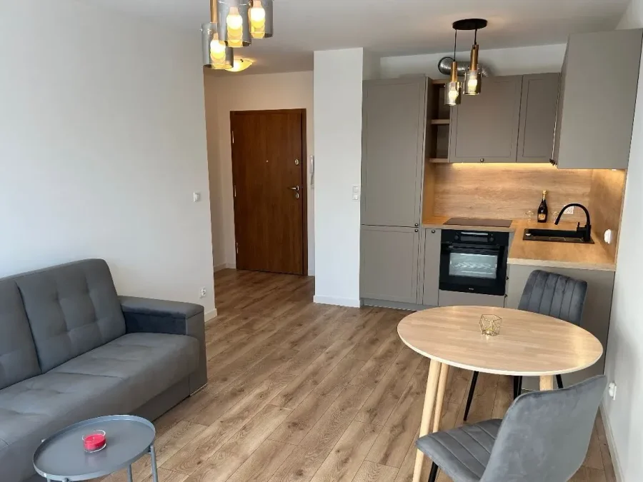Dwupokojowe mieszkanie 40 m² z balkonem i garażem – Gdynia Wiczlino Ogród - zdjęcie 1