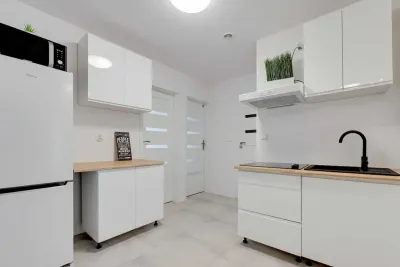 Pokój 11 m² z balkonem przy SKM, Pilotów 20, Gdańsk - miniatura 5