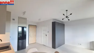 Studio w Nowej Letnicy, Gdańsk – widok na las i strefa fitness - miniatura 5