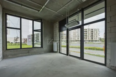 Lokal gastronomiczny 64 m² z witrynami i ogrodem – Mokotów - miniatura 4