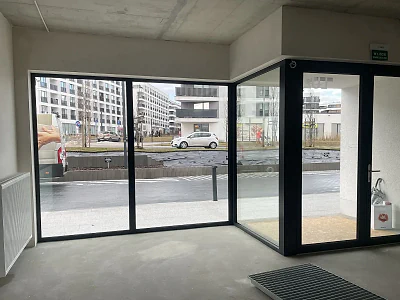Lokal usługowo-handlowy 70,07 m² na Górce Narodowej, Kraków - miniatura 1