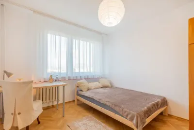 Pokój dwuosobowy przy ul. Startowej 11A w Gdańsku - miniatura 2