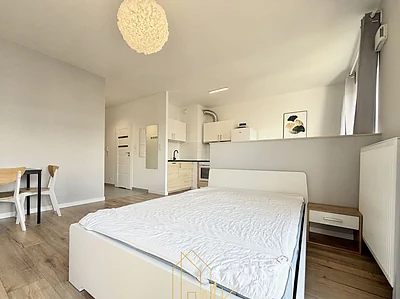 Studio z wydzieloną sypialnią, balkonem i windą - Warszawa Żerań - miniatura 7