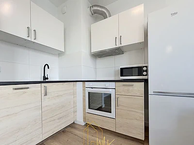 Studio z wydzieloną sypialnią, balkonem i windą - Warszawa Żerań - miniatura 3