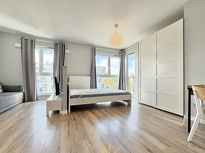 Studio z wydzieloną sypialnią, balkonem i windą - Warszawa Żerań - miniatura 1