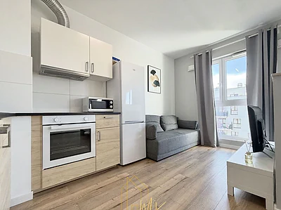 Studio z wydzieloną sypialnią, balkonem i windą - Warszawa Żerań - miniatura 2