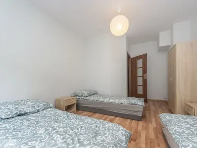 3-osobowy pokój nr 1 na wynajem – Gdańsk Kokoszki, ul. Jaśminowy Stok - miniatura 1