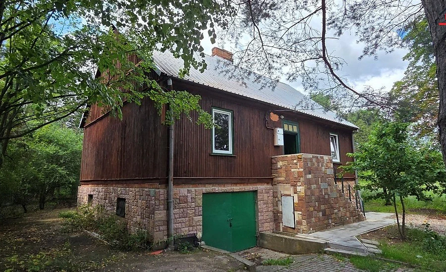 Dom na wynajem w Obórkach z dużą działką i garażem - zdjęcie 1
