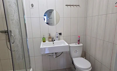 Dom na wynajem w Obórkach z dużą działką i garażem - miniatura 9