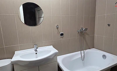 Dom na wynajem w Obórkach z dużą działką i garażem - miniatura 8
