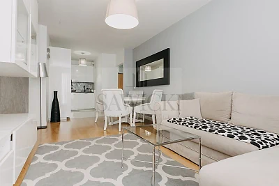 Dwupokojowe mieszkanie 52 m² na wynajem – Wola, Radziwie, balkon, garaż - miniatura 4
