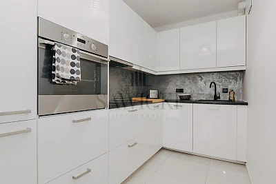 Dwupokojowe mieszkanie 52 m² na wynajem – Wola, Radziwie, balkon, garaż - miniatura 1