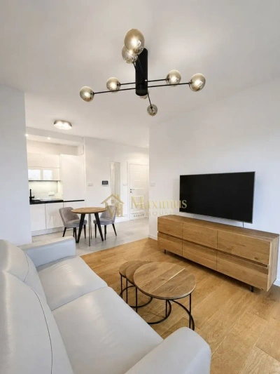2-pokojowy apartament 35 m² przy al. Solidarności, metro, klimatyzacja - miniatura 1