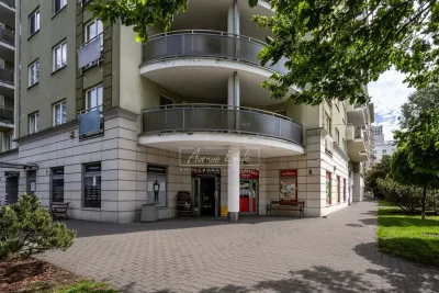 Lokal usługowy 82 m² Mokotów, ul. Wielicka, Metro Wilanowska, witryny - miniatura 1
