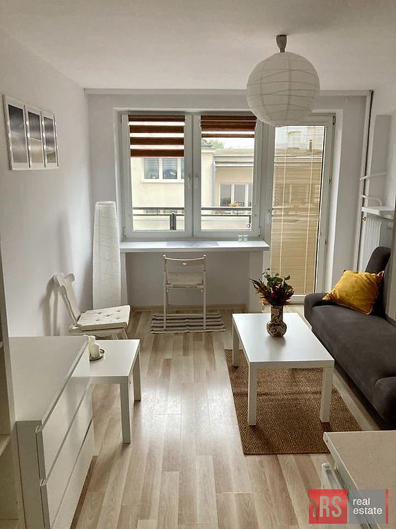 Studio z balkonem na Powiślu, Warszawa – ul. św. Franciszka Salezego - zdjęcie 1