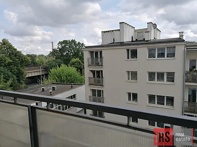 Studio z balkonem na Powiślu, Warszawa – ul. św. Franciszka Salezego - miniatura 6
