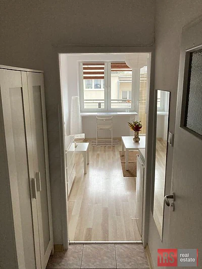 Studio z balkonem na Powiślu, Warszawa – ul. św. Franciszka Salezego - miniatura 3