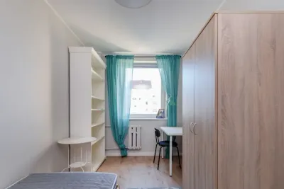 Pokój jednoosobowy 10 m² na wynajem w Gdańsku, ul. Jana Pawła II - miniatura 1
