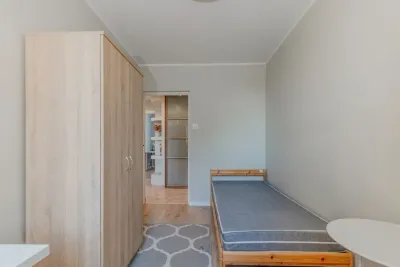 Pokój jednoosobowy 10 m² na wynajem w Gdańsku, ul. Jana Pawła II - miniatura 2