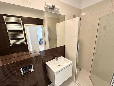 Dwupokojowe mieszkanie 40 m² z balkonem i garażem na Gocławiu, Praga-Południe - miniatura 7