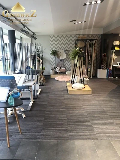 Lokal użytkowy 160 m² do wynajęcia – Gdynia Chylonia, ul. Morska - miniatura 1