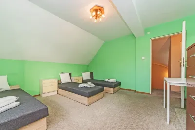 3-osobowy pokój nr 5 na wynajem – Pogórze, ul. Kasprowicza - miniatura 1