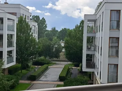 Dwupokojowe mieszkanie 53 m² przy Alei Wilanowskiej, garaż, komórka, umeblowane - miniatura 7