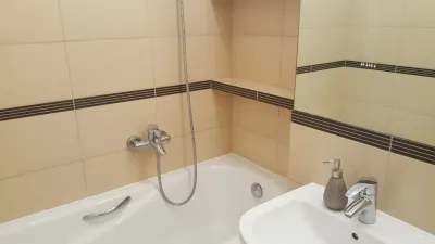 Dwupokojowe mieszkanie 53 m² przy Alei Wilanowskiej, garaż, komórka, umeblowane - miniatura 4