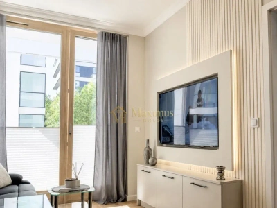 Dwupokojowy apartament z balkonem przy Chmielnej w centrum Warszawy - miniatura 2